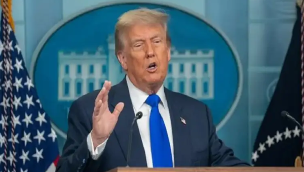 Trump frena los bombardeos a Irán por cinco días: Estados Unidos entre la guerra, el petróleo y la preocupación interna